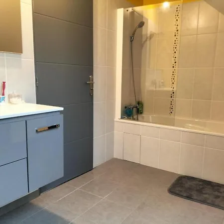 לינה וארוחת בוקר Chez Nadine